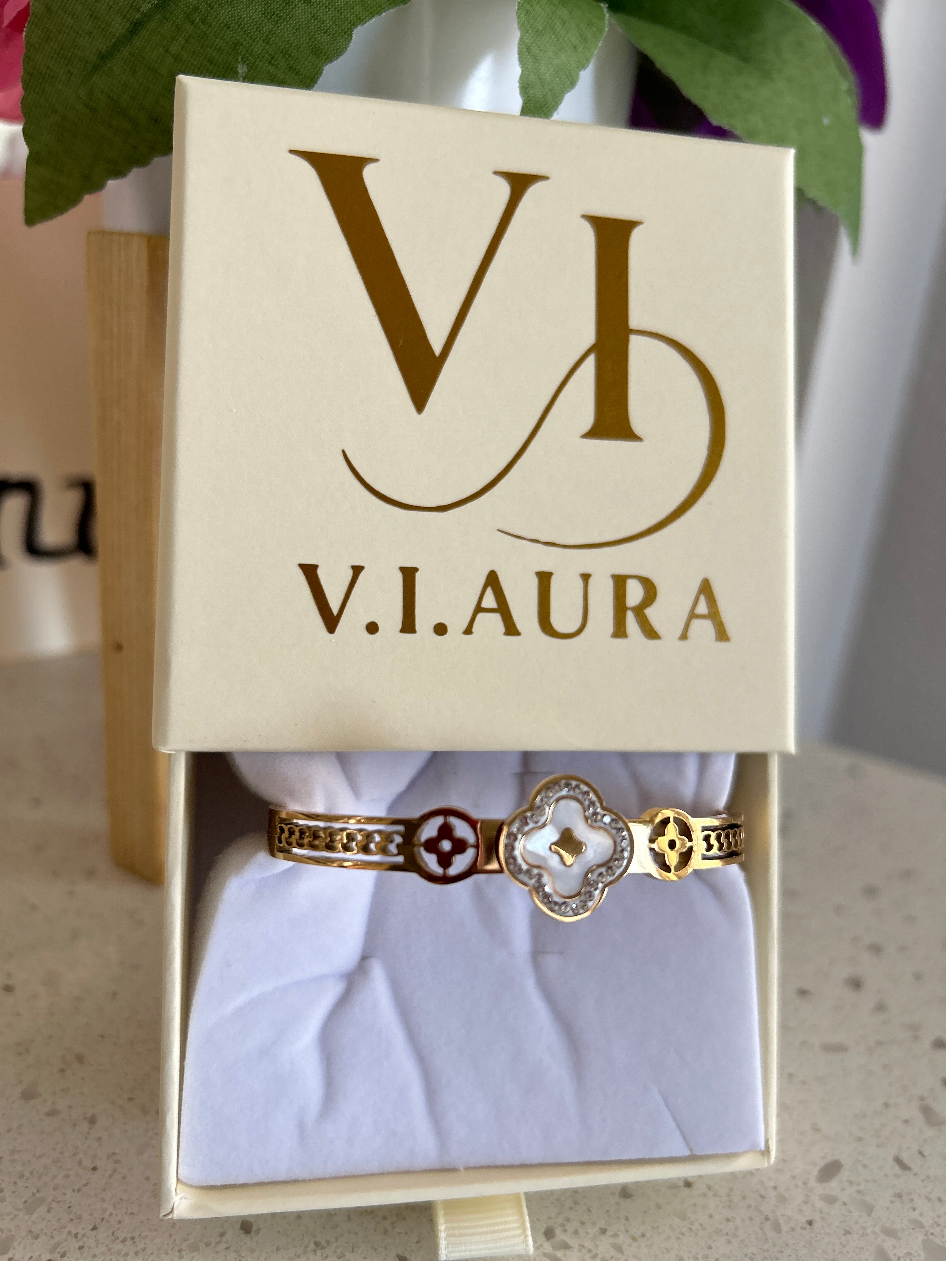 Elegant Floral Bangle