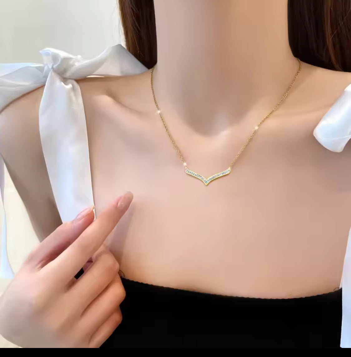 Luxury Crystal V Shape Pendant Necklace