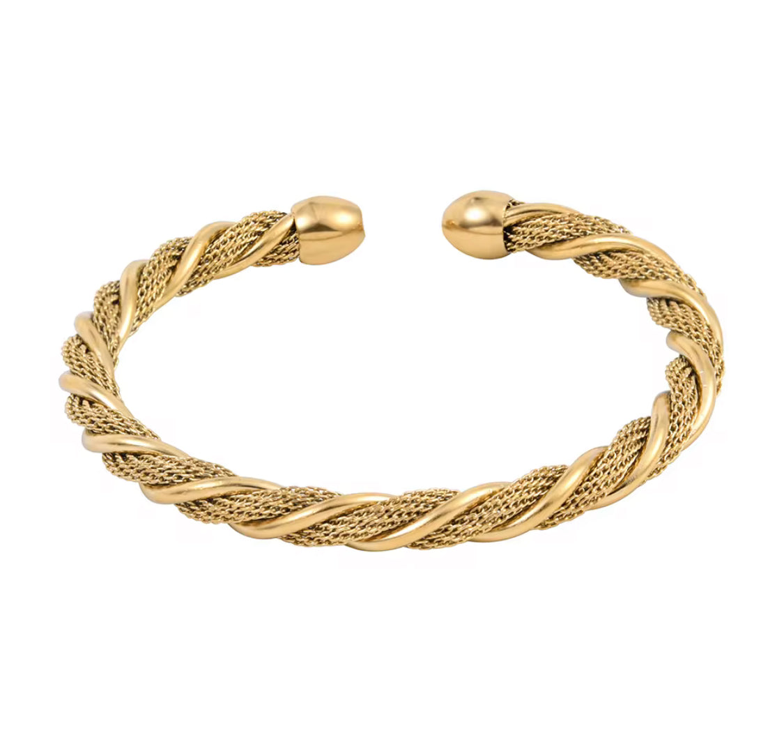 Minimalistic Twisted Bangle