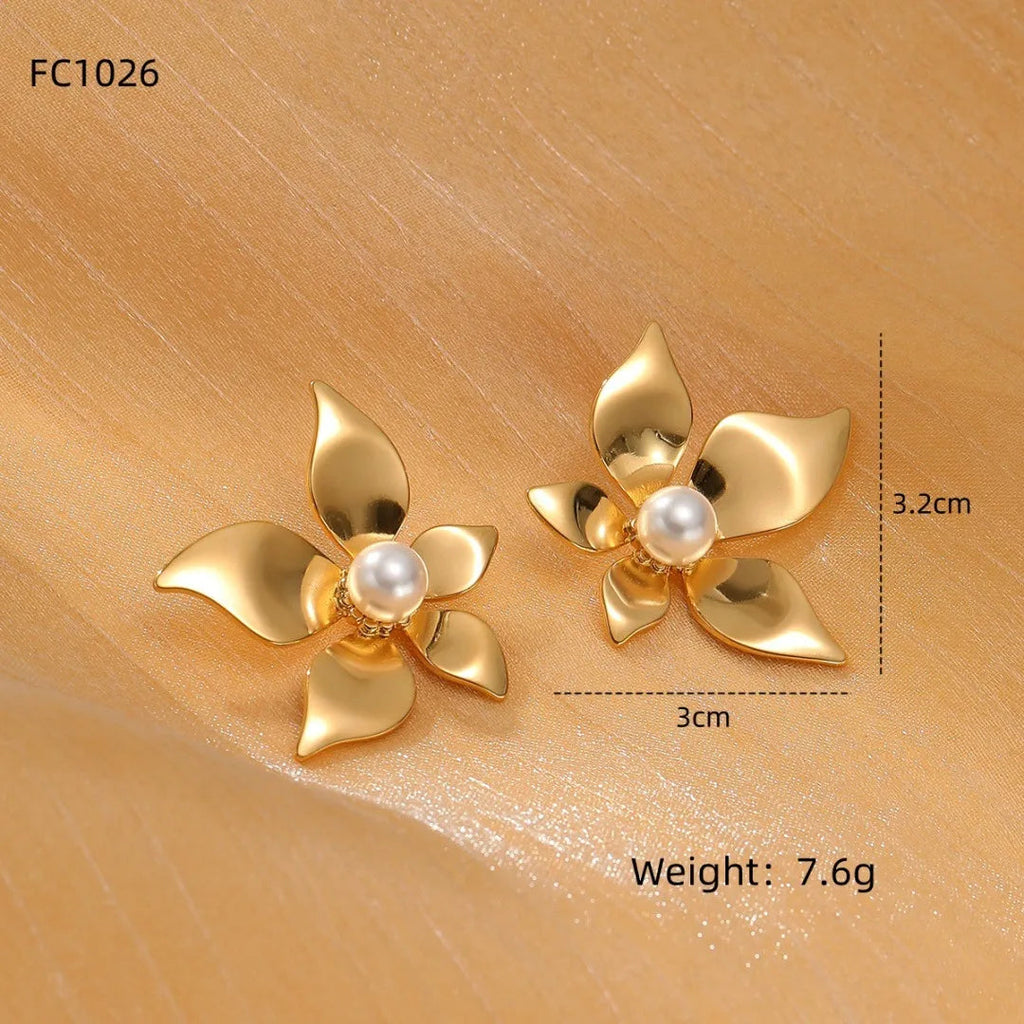 Flora Pearly Stud Earrings