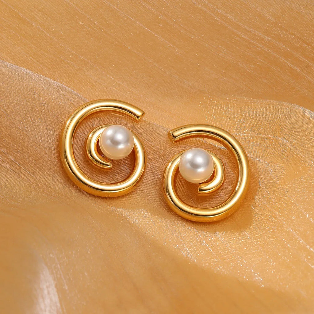 Lola Pearl Stud Earrings