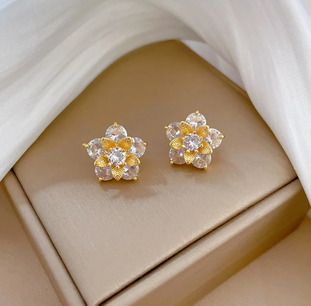 Luxurious Leaf Golden Jewelry Set