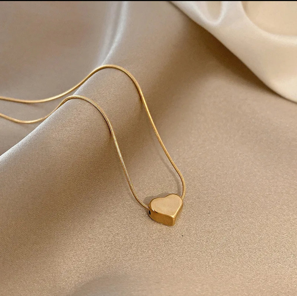 Delicatesse Gold Heart Shape Necklace