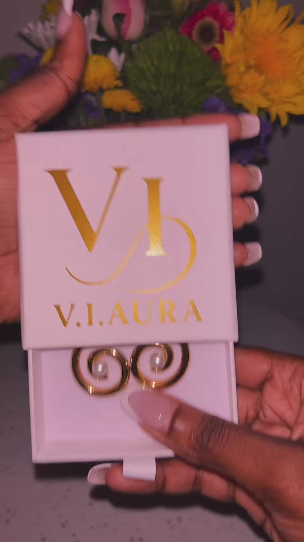 Lola Pearl Stud Earrings