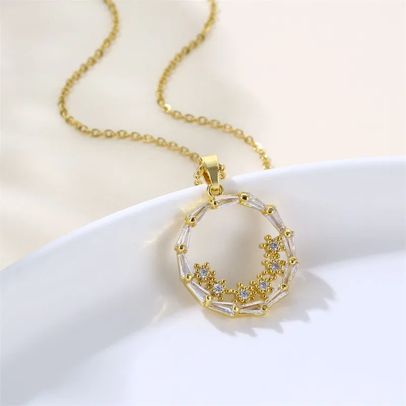 Elegant Floral Clear  Pendant Necklace